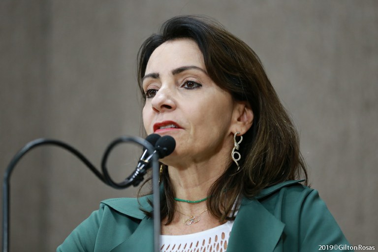 Emília Corrêa: “Uma criança de apenas sete meses está sendo castigada pelo Plano de Saúde”