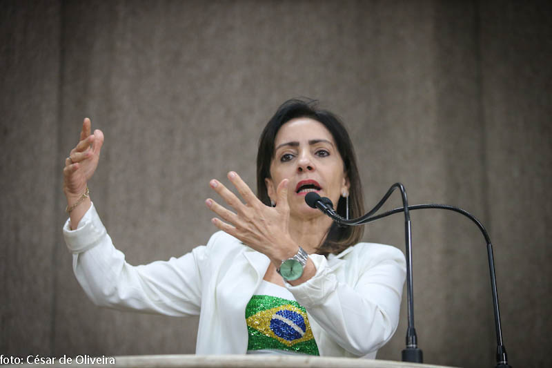 Emília Corrêa : "Ação pede redução na tarifa de ônibus com base na redução do Diesel"