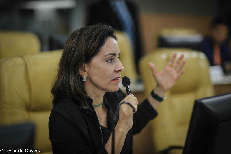 Emília Corrêa: Não consigo andar sem cumprir minha palavra, principalmente quando a política é rasteira
