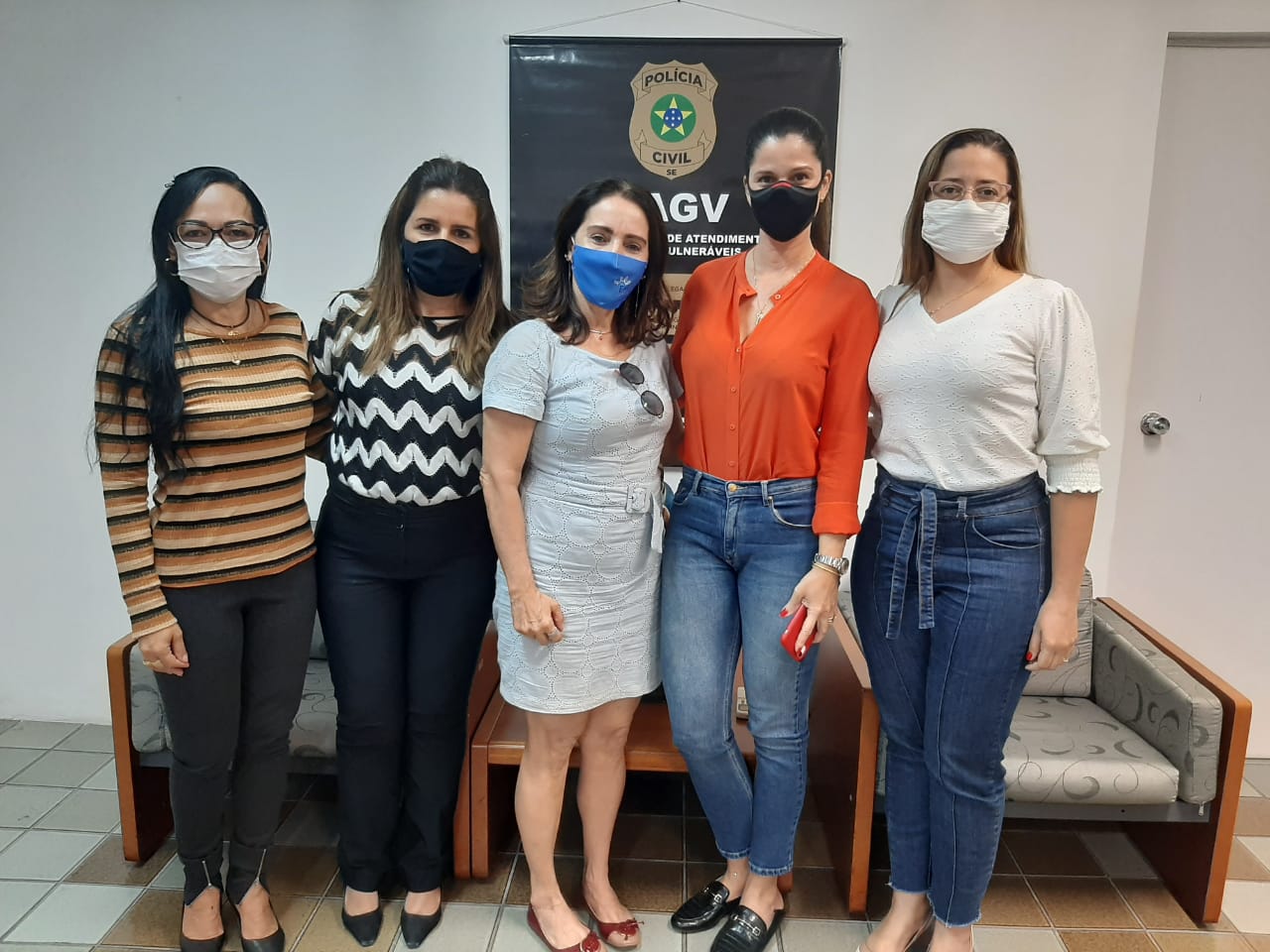 Emília Corrêa realiza visita à DEAM