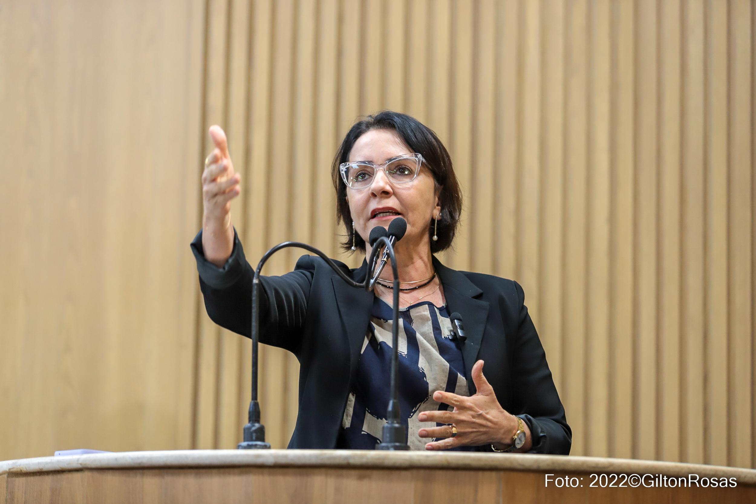 Emília Corrêa: Sonho em morar na cidade perfeita em que os secretários de Edvaldo residem