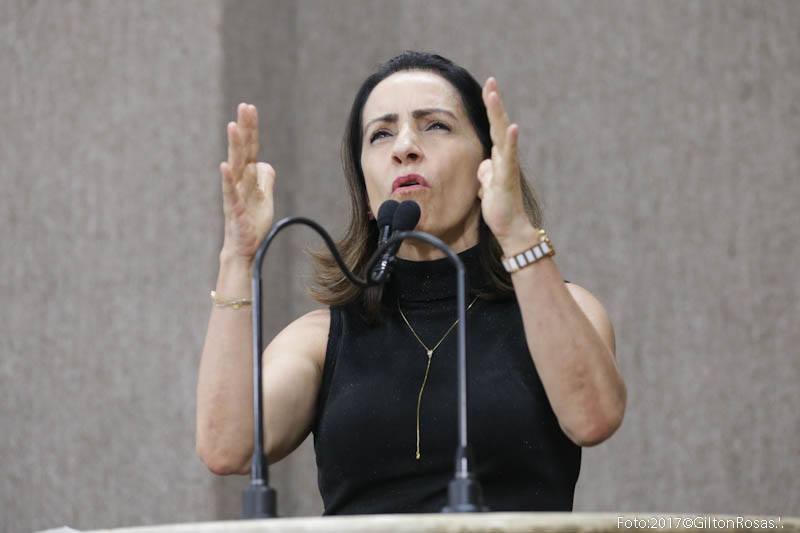 Emília defende a Comissão de Inquérito Parlamentar da Saúde