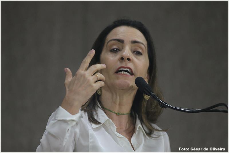 Emília demonstra preocupação com ação dos flanelinhas na capital