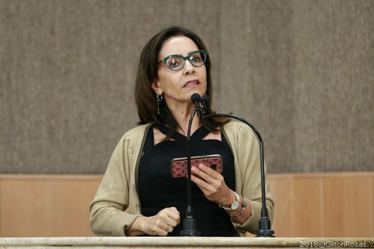 Emília denuncia cobrança indevida da Deso aos moradores da zona de expansão da capital