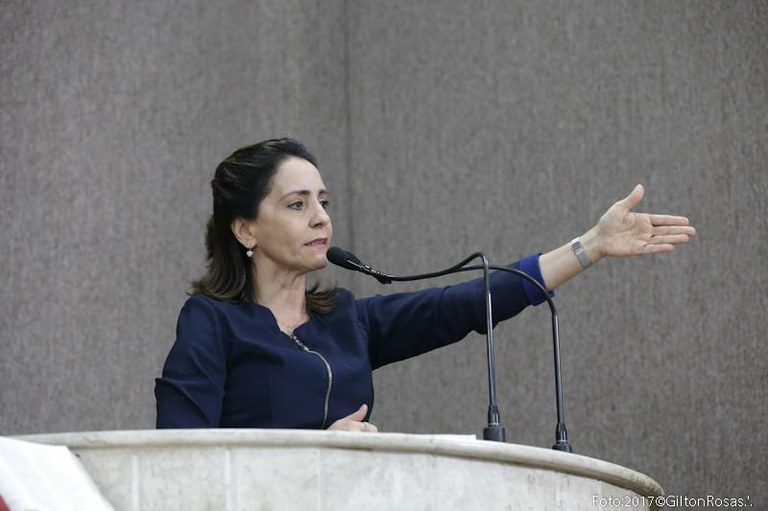 Emília desabafa que falta coerência na Casa Legislativa