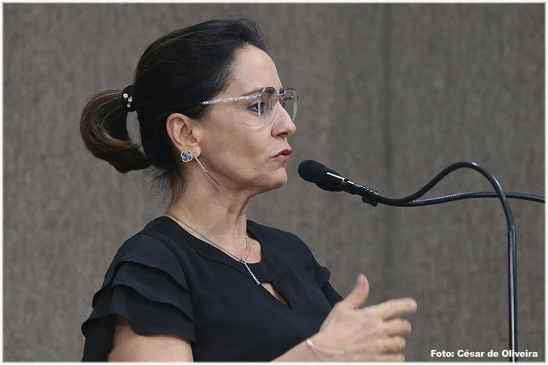 Emília destaca a importância de democratizar a participação da mulher na política partidária