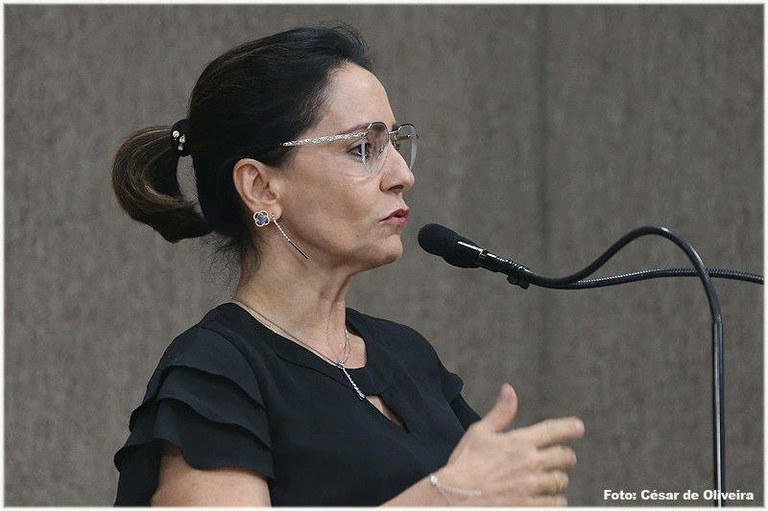 Emília destaca a importância de democratizar a participação da mulher na política partidária