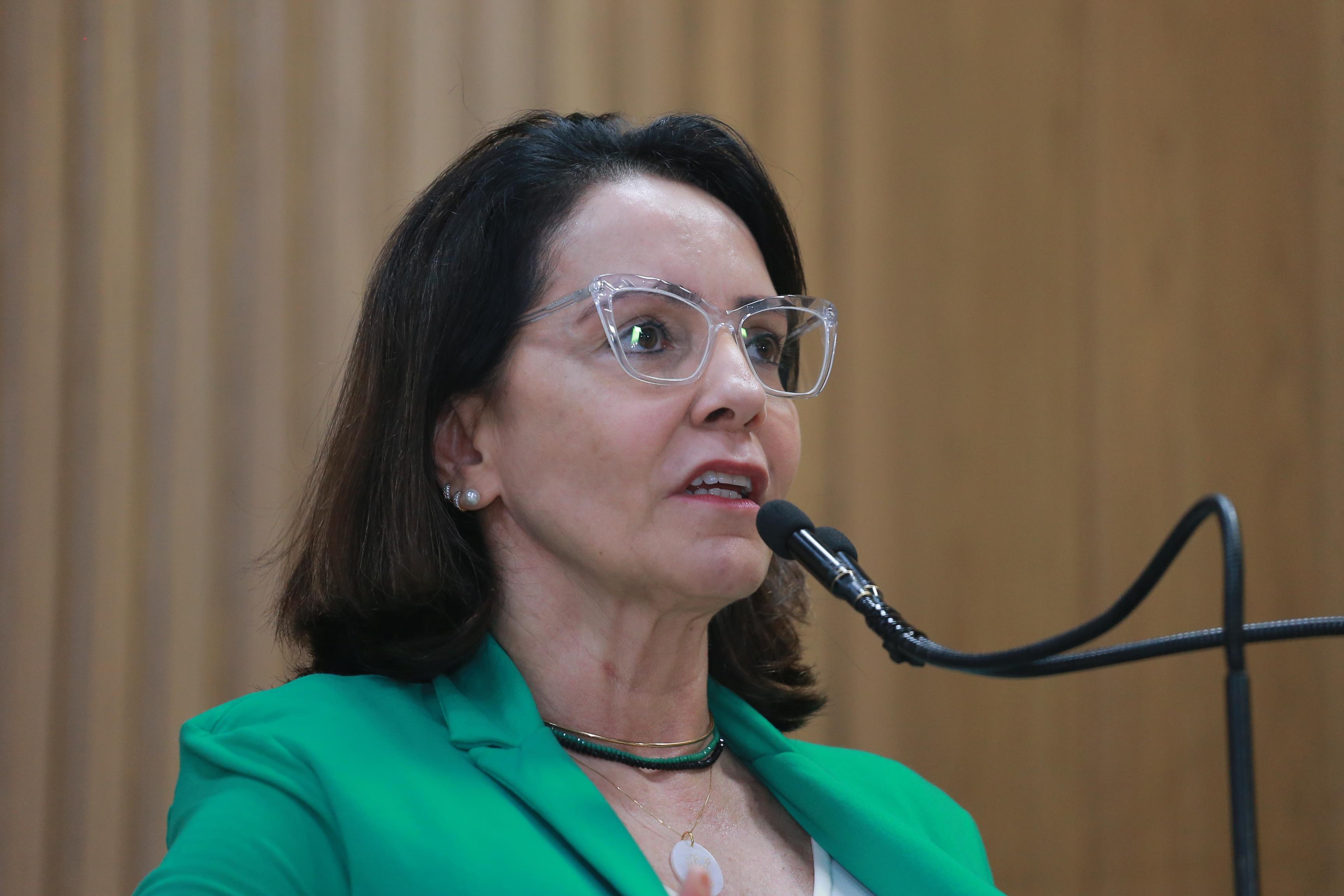 Emília destaca Dia do Defensor Público