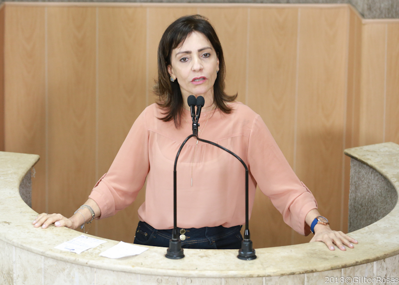 Emília ganha liminar na Justiça em Ação Popular 