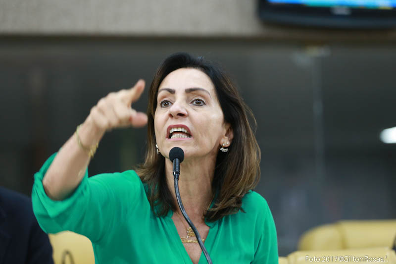 Emília lamenta os desafios dos deficientes físicos no transporte público