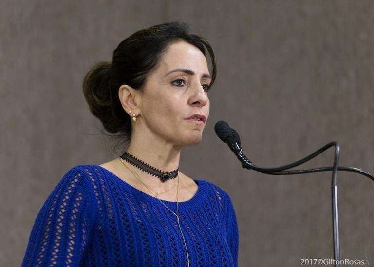 Emília lamenta que ainda esteja faltando remédios nos postos de saúde de Aracaju