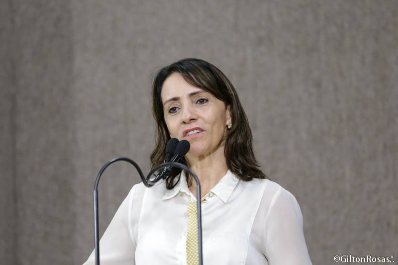 Emília lamenta que as reformas estejam sendo criminosas para o trabalhador