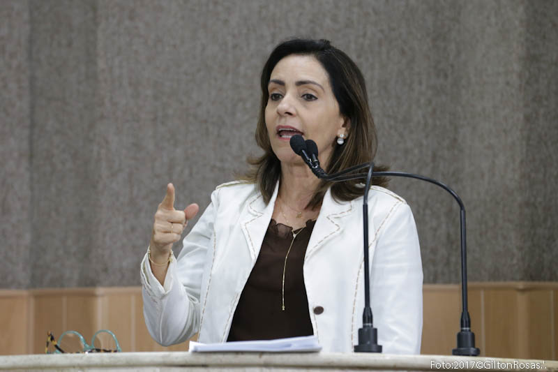 Emília lembra que o vereador é o fiscal dos atos do Executivo 