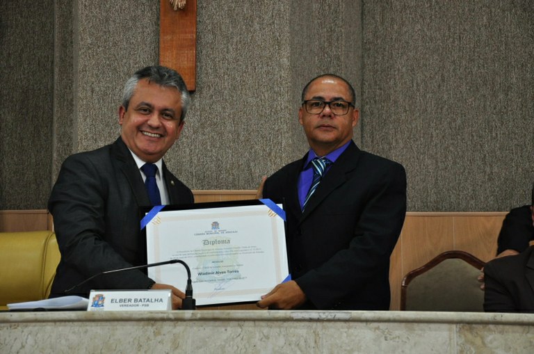 Empresário e contador Wladimir Torres recebe título de cidadão aracajuano na CMA