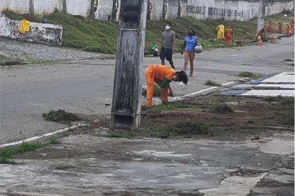 Emsurb atende solicitação de limpeza por Anderson de Tuca na Zona Oeste