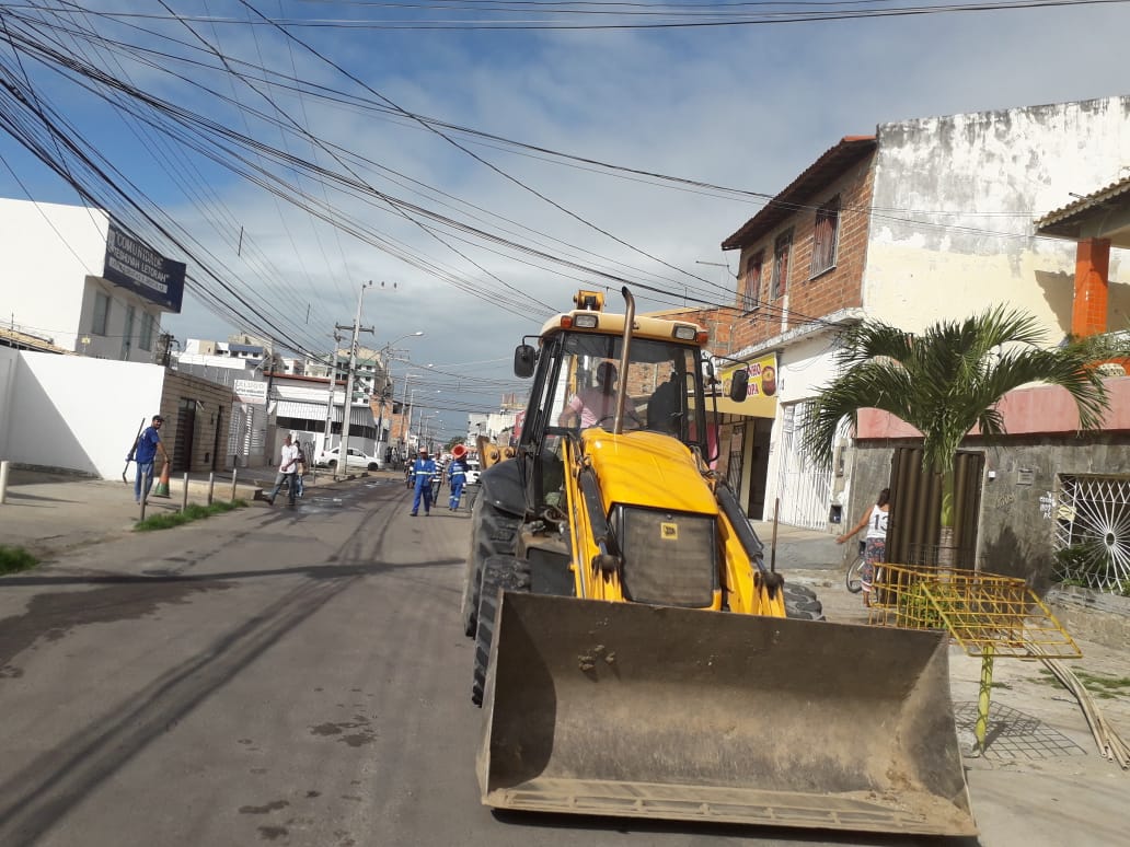Emurb realiza serviços solicitados por Américo para os bairros Aeroporto e Coroa do Meio