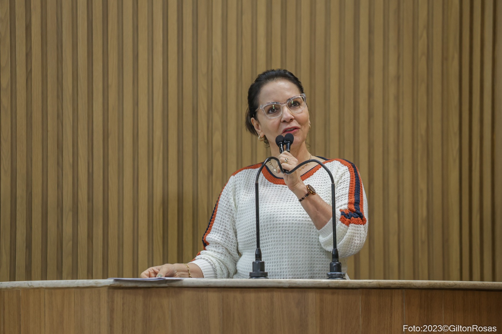 "Enquanto Fortaleza terá 100% dos ônibus elétricos, os de Aracaju são 100% sucateados", afirma Emília