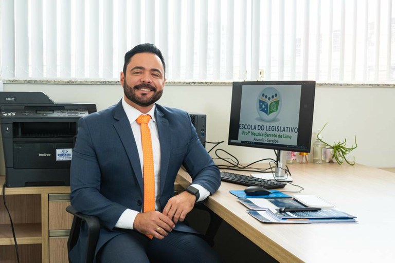 Escola do Legislativo de Aracaju enaltece a contribuição dos professores para a formação cidadã