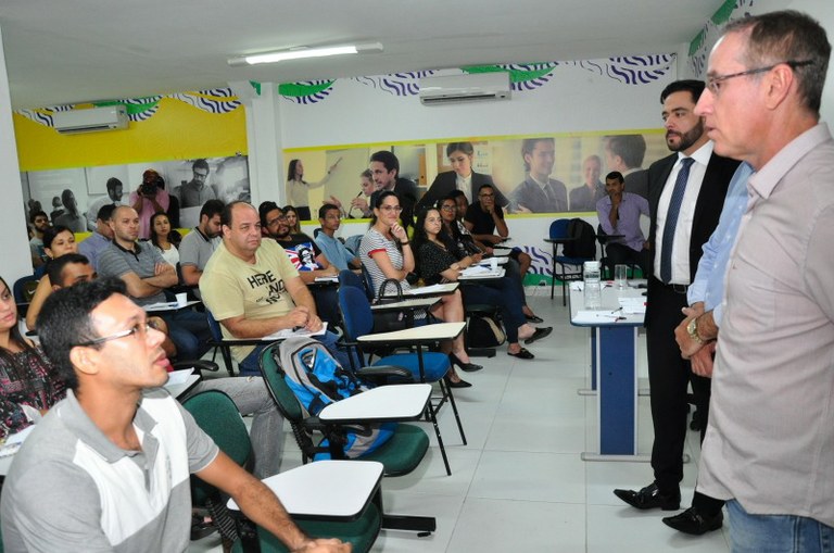 Escola do Legislativo inicia aulas do curso de Licitações e Contratos Públicos