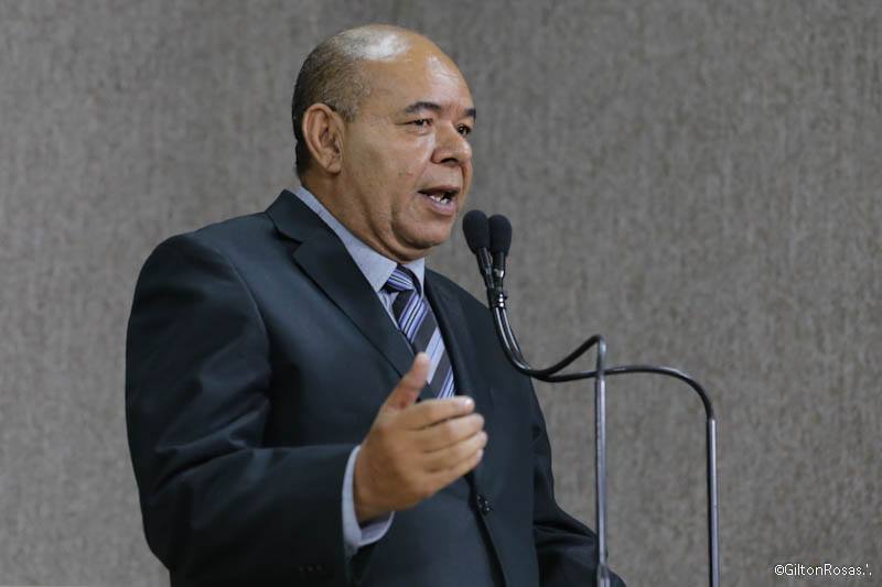 "Escravidão branca", diz Seu Marcos sobre terceirização irrestrita