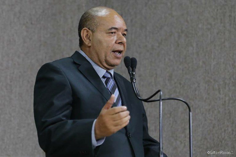 "Escravidão branca", diz Seu Marcos sobre terceirização irrestrita