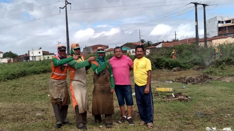 Estado de alerta com as chuvas leva vereador Américo de Deus às ruas fiscalizar obras