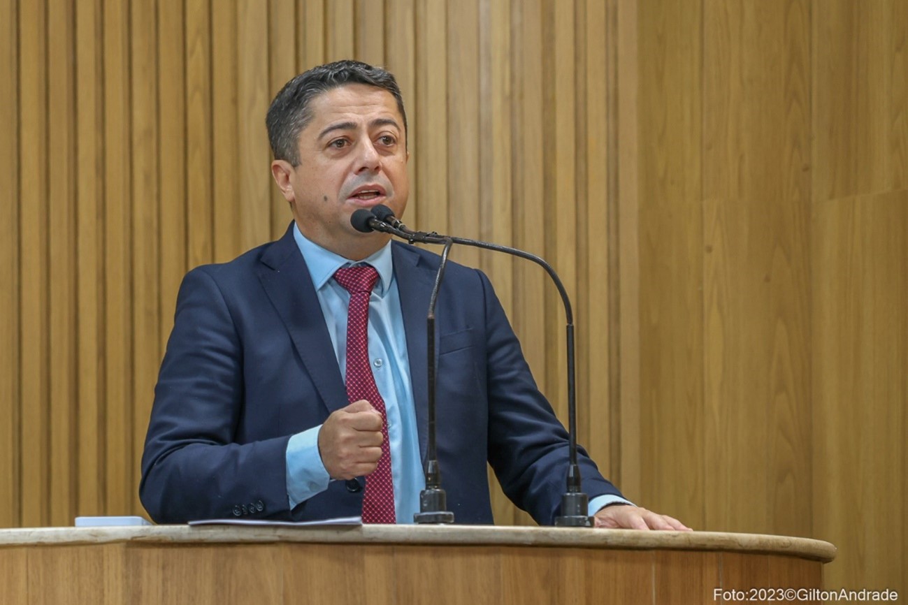 Fabiano Oliveira apresenta dois Projetos de Lei