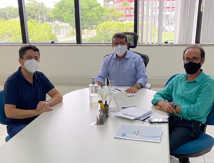 Fabiano Oliveira busca informações sobre linha de créditos para ajudar micro e pequenos empresários