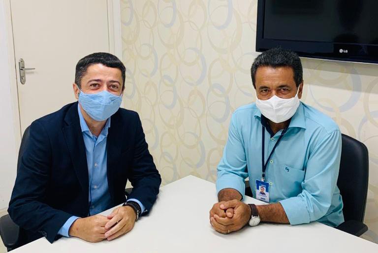 Fabiano Oliveira comemora boas notícias em reunião com a Emsurb