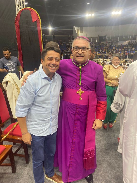 Fabiano Oliveira parabeniza o novo Bispo diocesano de Estância