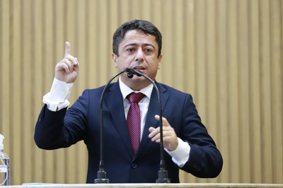 Fabiano Oliveira pede mais empatia e critica fake news sobre cantora Paulinha Abelha