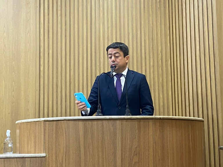 Fabiano Oliveira repudia ato de vandalismo na Orla de Aracaju