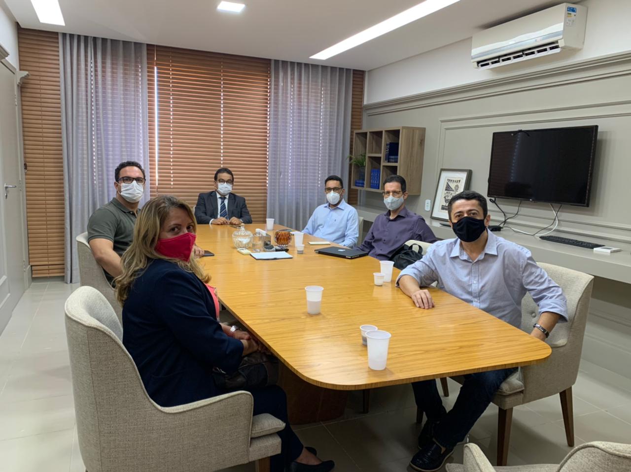 Fabiano Oliveira reúne-se com representantes do setor de Turismo
