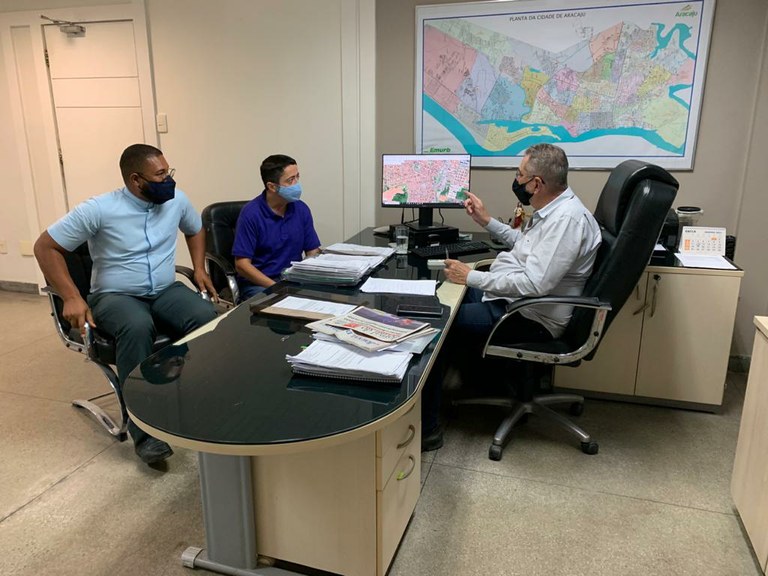 Fabiano Oliveira visita Emurb e leva demandas do Bairro Santa Maria