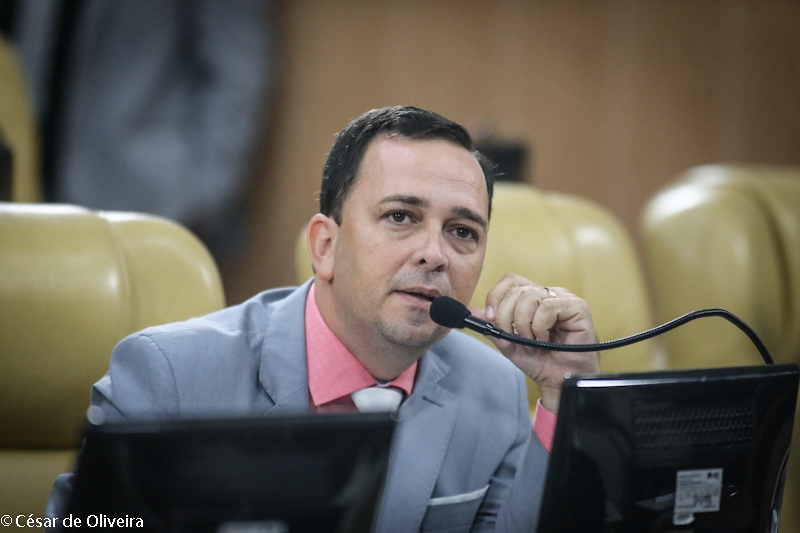 Fábio lamenta dificuldades impostas a pacientes que sofrem em decorrência de leucemia 