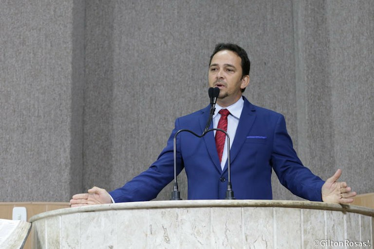 Fábio Meireles: “O que mudou entre a gestão de João e Edvaldo?”