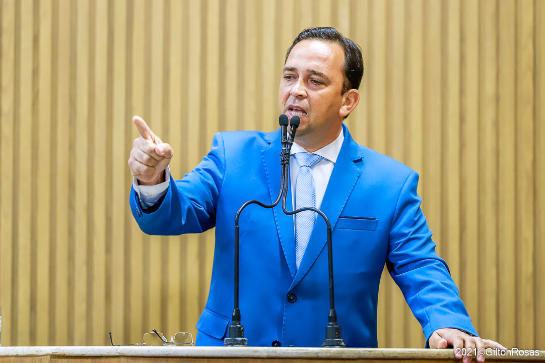 Fábio Meireles agradece a Deus vitória na justiça em que tomou posse como vereador