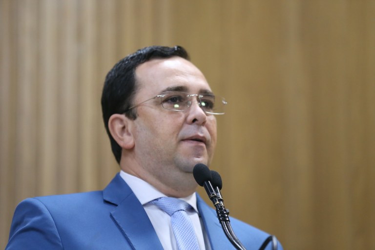 Fábio Meireles cobra melhorias em ruas da Zona Sul e Zona Norte