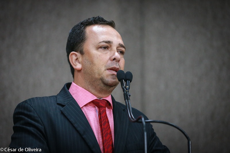 Fábio Meireles cobra melhorias na infraestrutura da Orlinha do Bairro Industrial