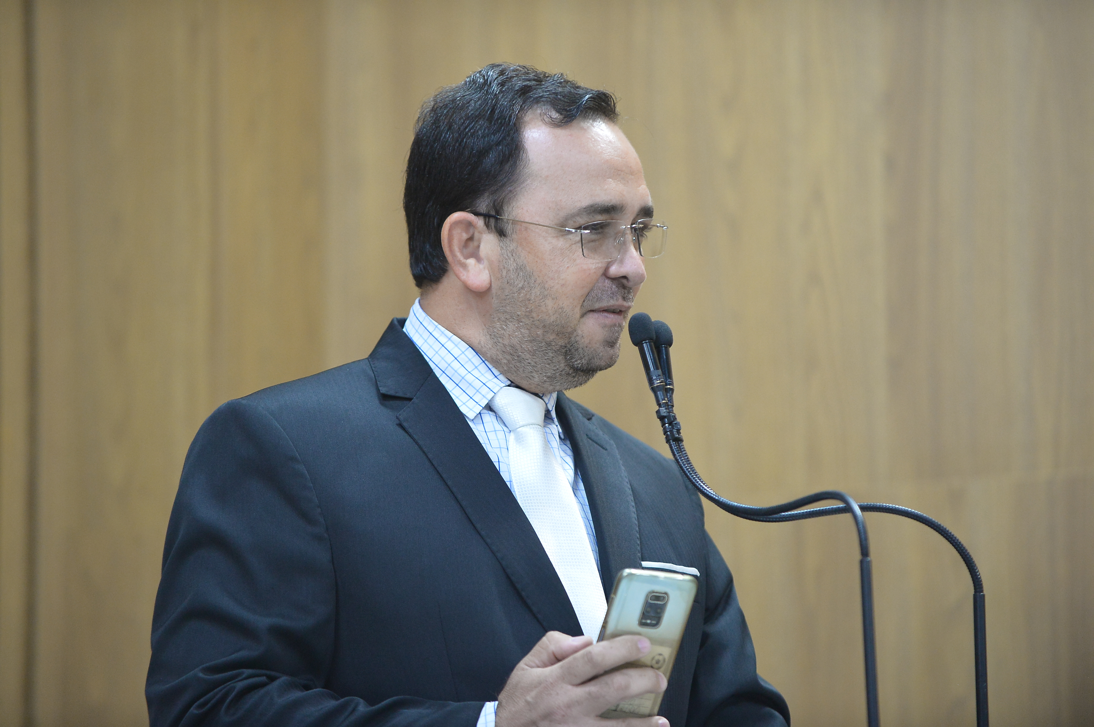 Fábio Meireles fala sobre distribuição de materiais escolares no ensino público