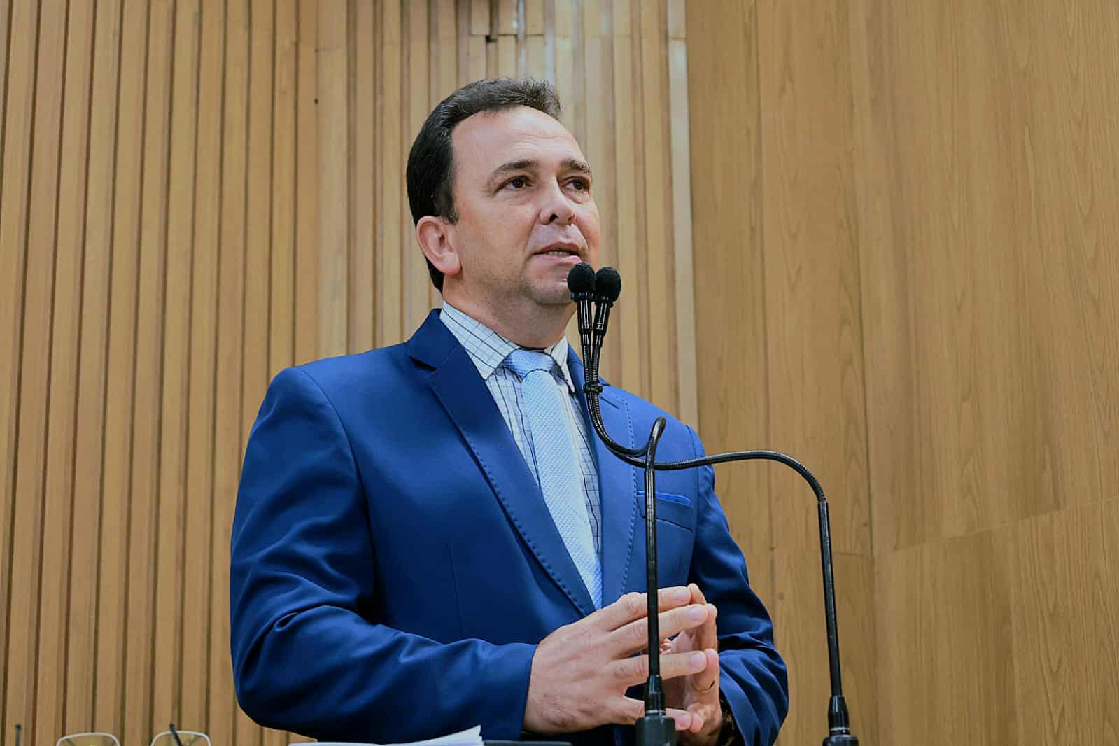 Fábio Meireles evidencia: “o povo simples pagou passagem, mas ônibus elétricos não foram pagos pela Prefeitura de Aracaju 