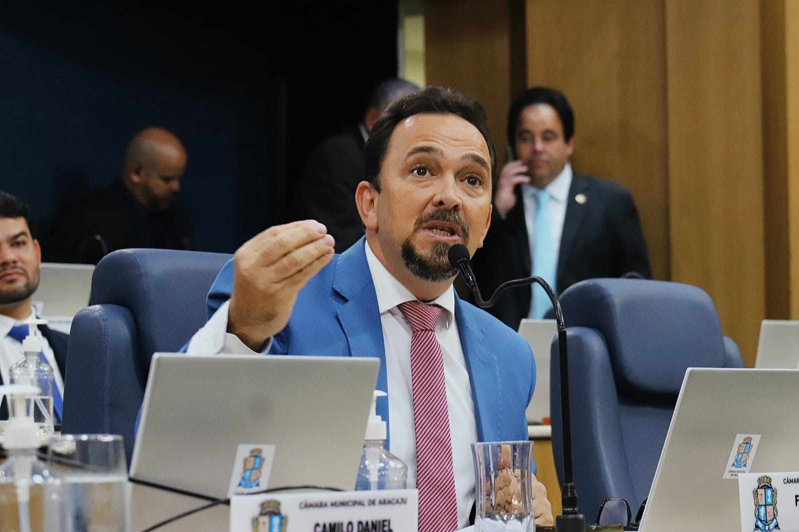 Fábio Meireles lamenta que a Prefeitura de Aracaju contratou uma empresa que não tem licenciamento da Adema