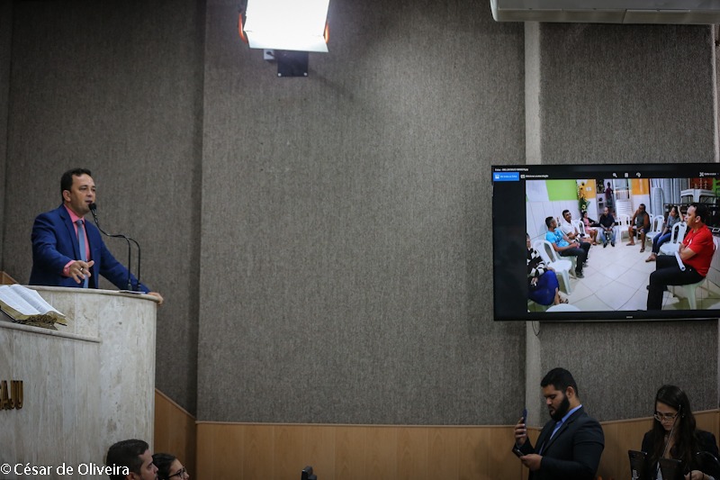 Fábio Meireles ouve reclamos e busca solução para comunidade Pau Ferro 2