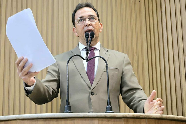 Fábio Meireles (PDT) anuncia: pregão de R$57 milhões para limpeza pública é suspenso