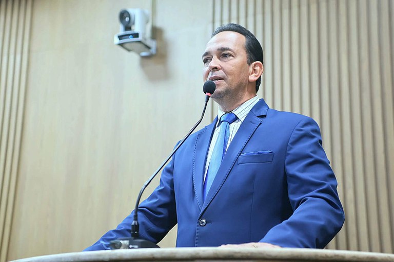 Fábio Meireles (PDT) cobra investimentos e projetos urbanos em arborização 