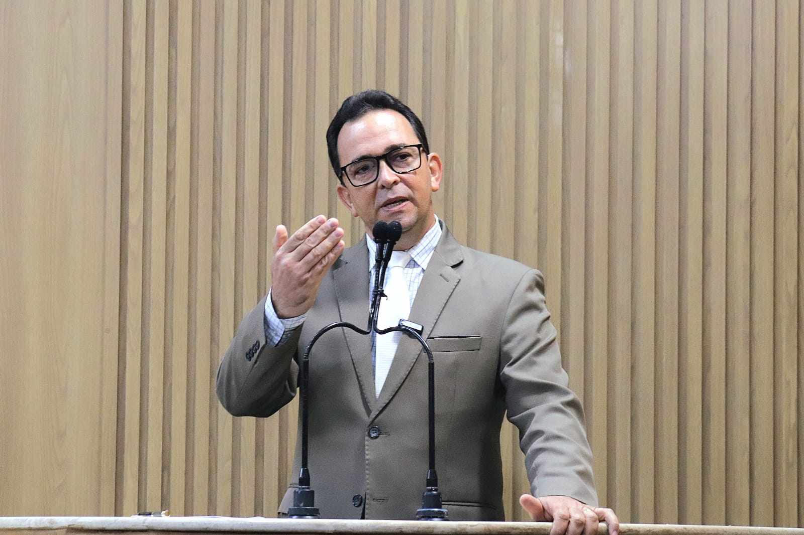  Fábio Meireles (PDT) contesta SMTT por contratar empresa para estudo do transporte por dispensa de licitação no valor de R$ 2.767.100