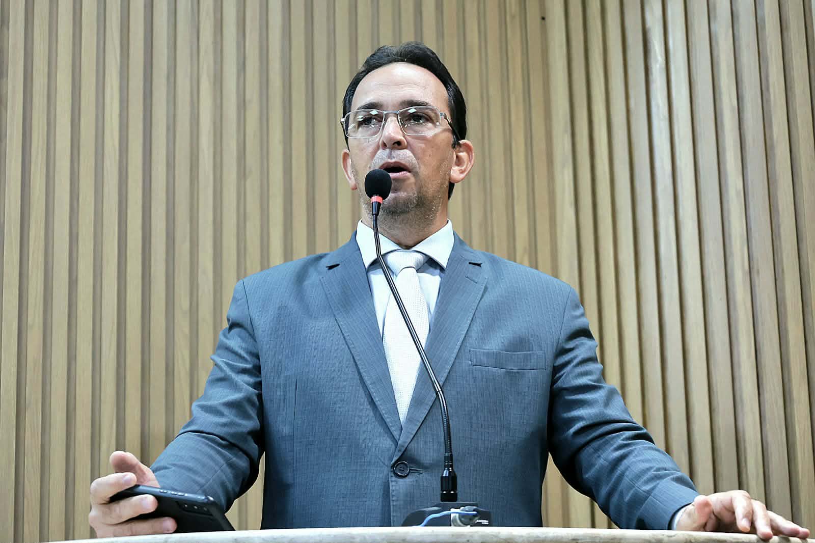 Fábio Meireles (PDT) critica abandono da limpeza de canais na zona norte da capital 