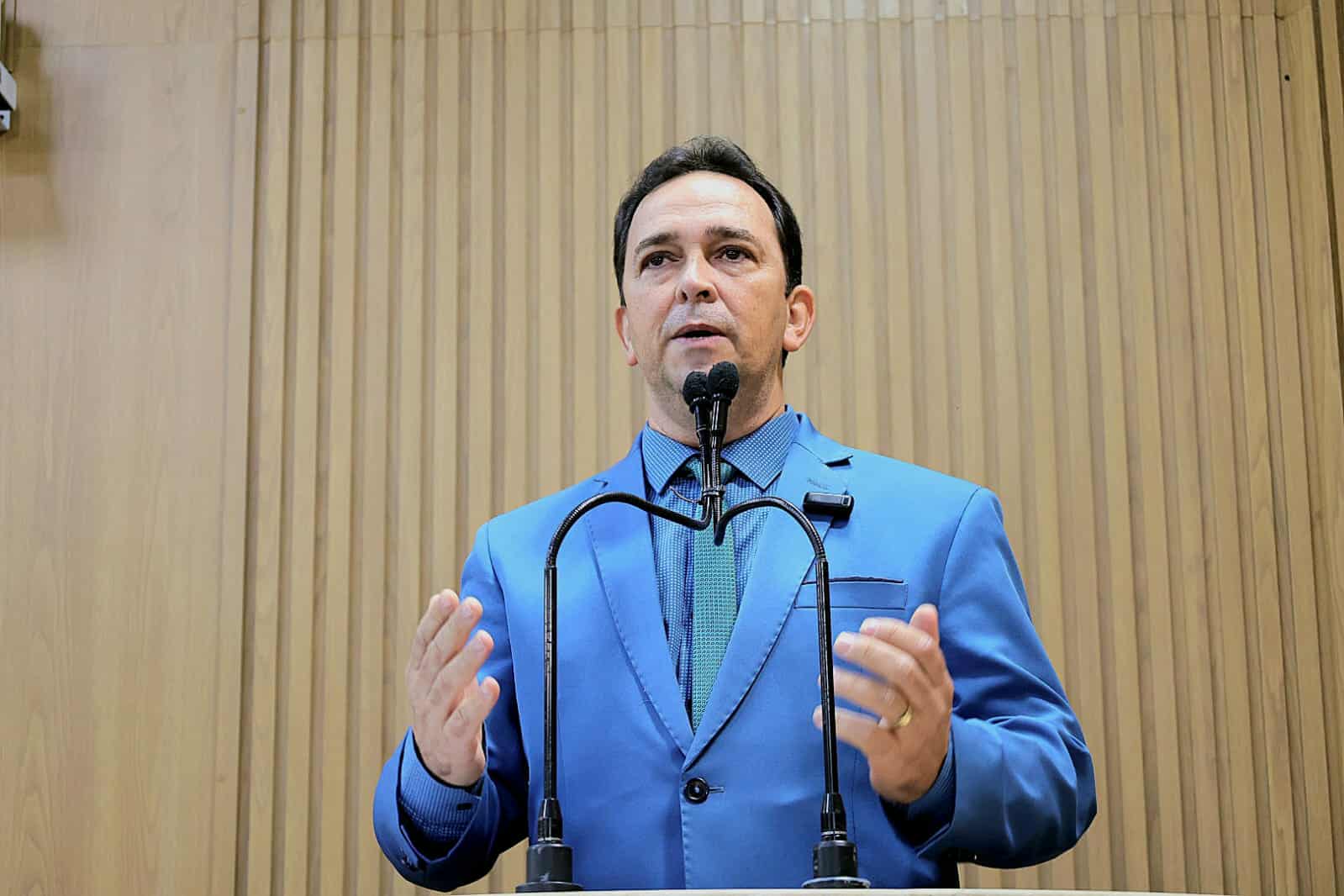 Fábio Meireles (PDT) critica aumento de 17,8% de multas de trânsito entre janeiro a junho de 2025 e ônibus “requequé”