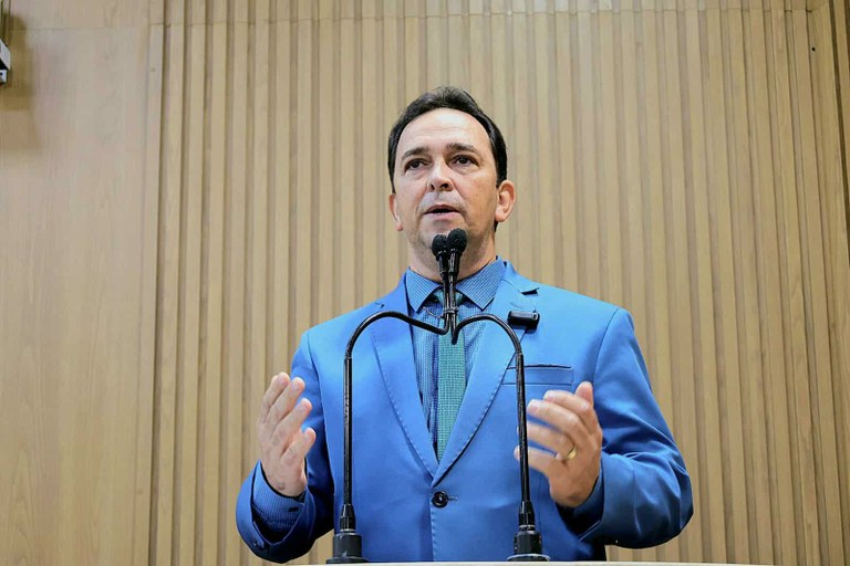 Fábio Meireles (PDT) critica aumento de 17,8% de multas de trânsito entre janeiro a junho de 2025 e ônibus “requequé”