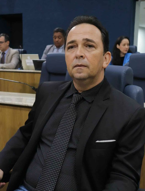 Fábio Meireles (PDT) critica contratação de empresa por inexigibilidade para licitação do lixo de Aracaju